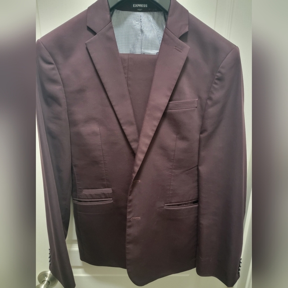 Express Suit - Picture 1 of 2